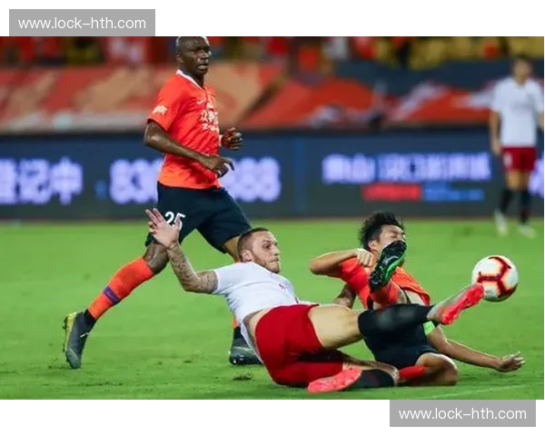 绿茵烽火,王者之争:2013恒大与国安的史诗对决 绿茵烽火,王者之争:2013恒大与国安的史诗对决